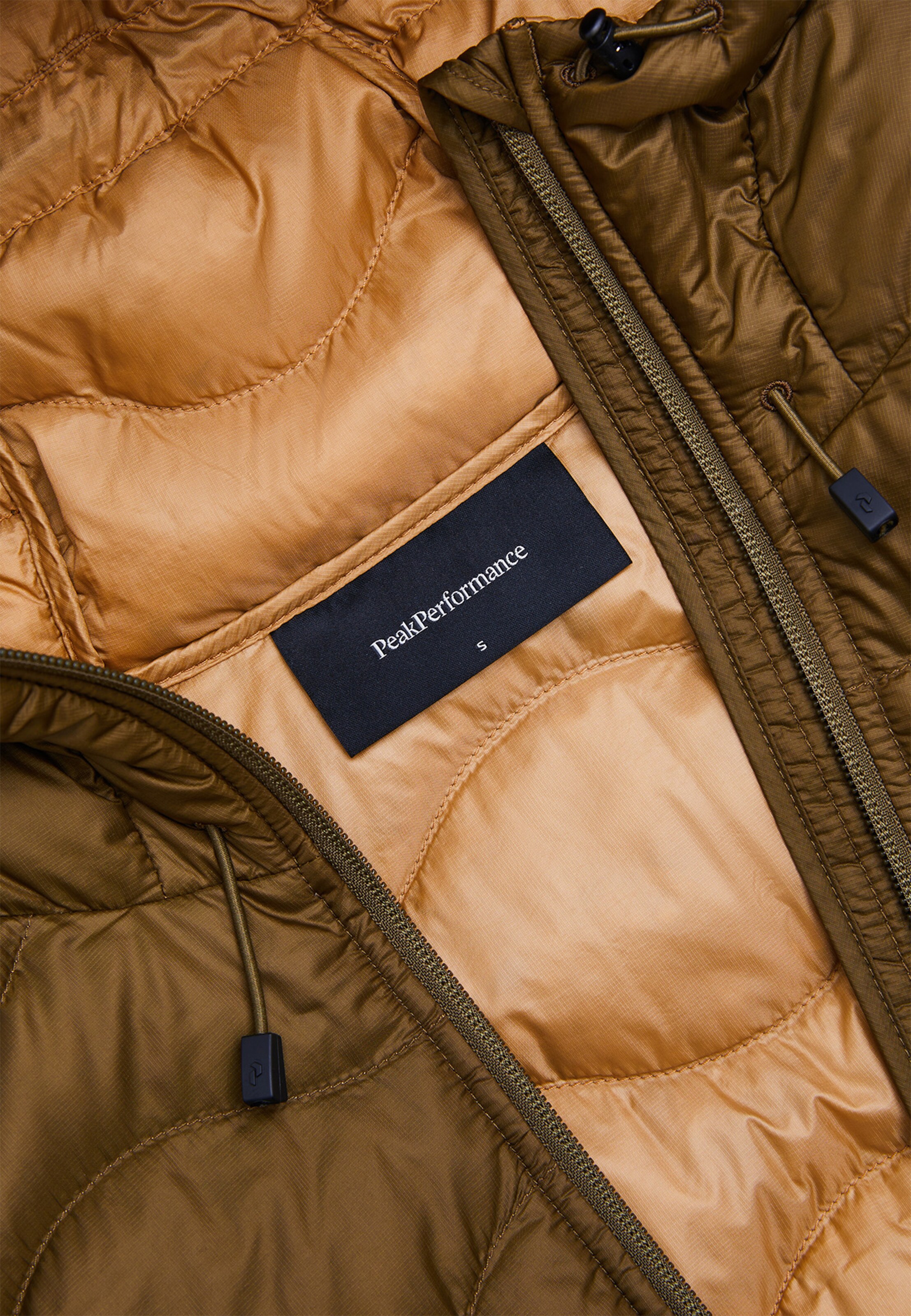 PEAK PERFORMANCE Between-Season Jacket in Green