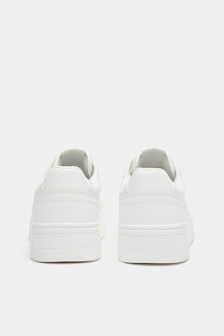 Pull&Bear Ниски маратонки в бяло