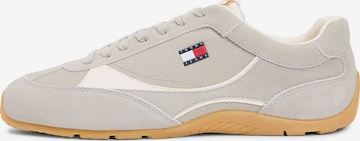 Baskets basses Tommy Jeans en gris : devant