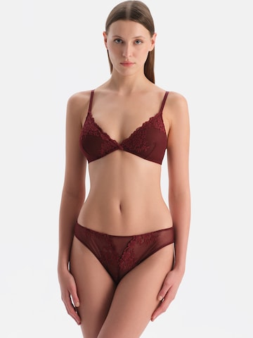 Dagi BH in Rood: voorkant