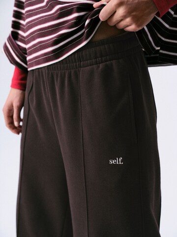 self. Wide Leg Jogginghose in Braun
