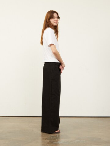 Wide leg Pantaloni cu cute 'Connie' de la Aligne pe negru