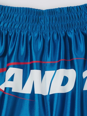 AND1 Regular Shorts in Blau