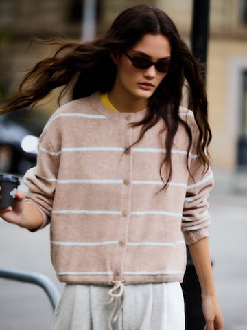 Cardigan Bershka en beige : devant