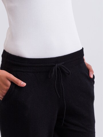 CASH-MERE.CH Tapered Kaschmir Hose in Schwarz