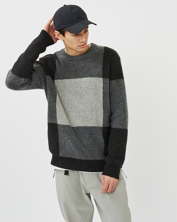 minimum Pullover in Grau: Vorderseite