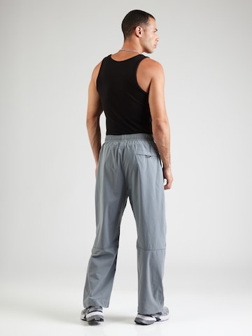 Loosefit Pantalon Nike Sportswear en gris : derrière
