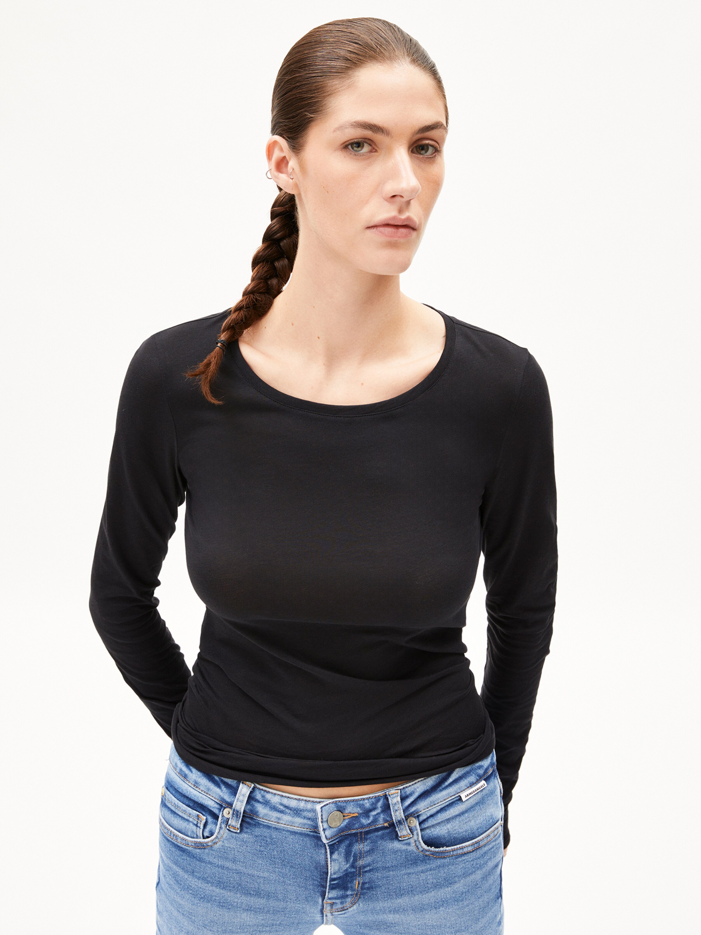ARMEDANGELS Shirt ' EINIAARA SOFT ' in Zwart: voorkant