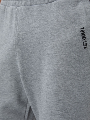 Tommy Life Joggingpak in Grijs
