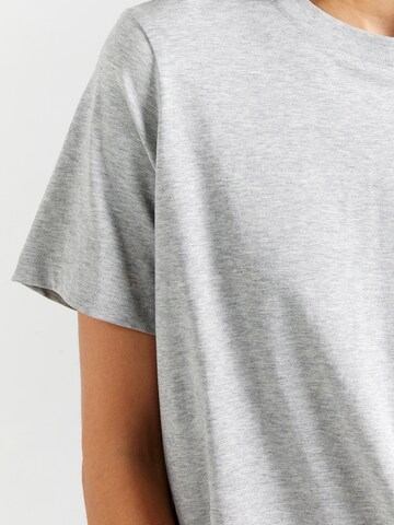 T-shirt & Other Stories en gris