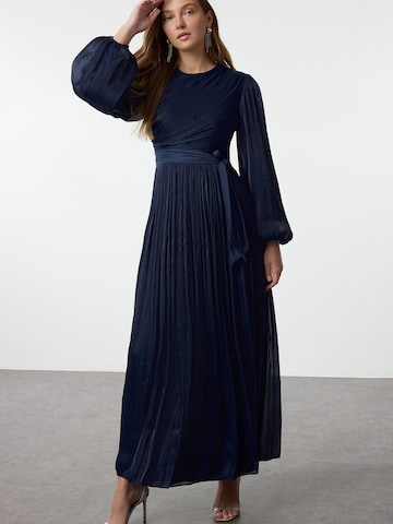 Trendyol Estélyi ruhák - kék: elől