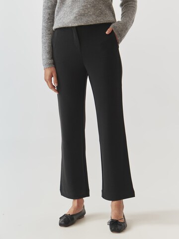 TATUUM Regular Trousers 'RELAKI' in Black: front