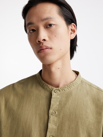 Pull&Bear Comfort fit Button Up Shirt in Green