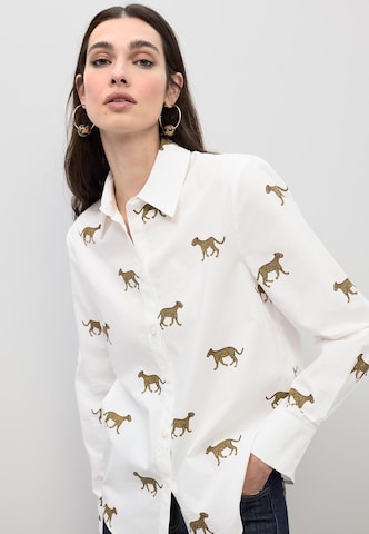 Lola Casademunt Blouse in Wit: voorkant