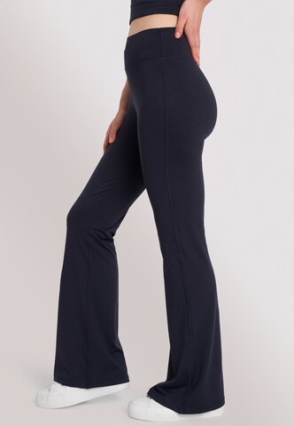OCEANSAPART Flared Leggings 'Dahlia' in Black
