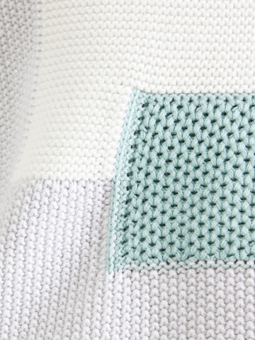 Pullover di monari in bianco