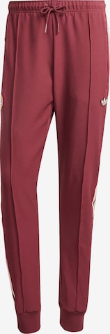 Tapered Pantaloni sportivi 'FC Bayern Terrace Icons' di FC BAYERN MÜNCHEN in rosso: frontale