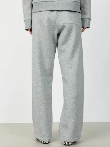 Levete Room Normalny krój Spodnie 'LR-NUKA 15' w kolorze szary
