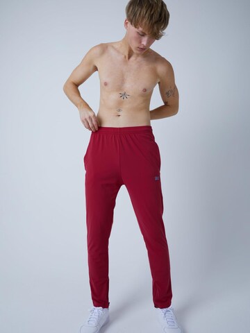 Coupe slim Pantalon de sport 'Slim Training Pants' SPORTKIND en rouge