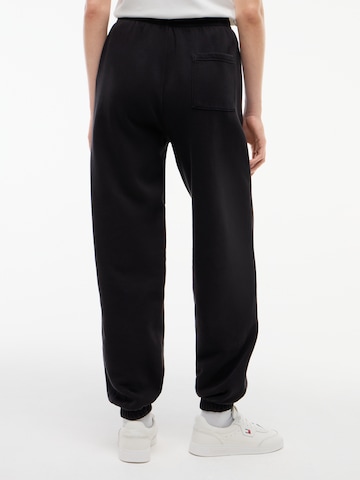 Tapered Pantaloni di Tommy Jeans in nero
