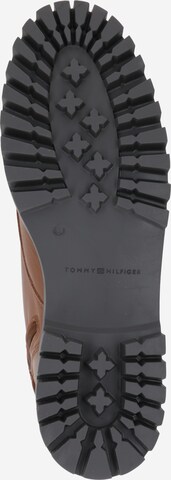 TOMMY HILFIGER Šnurovacie členkové čižmy - Hnedá