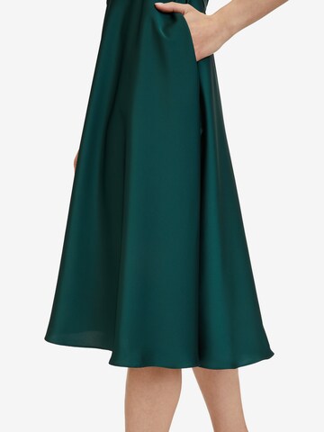 Robe de cocktail Vera Mont en vert