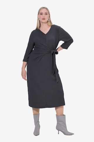 Ulla Popken Mekko värissä harmaa: etupuoli