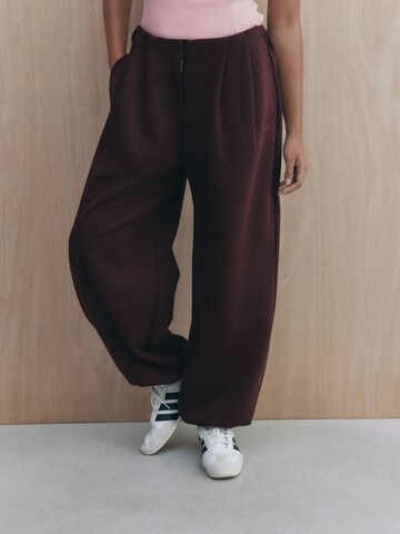 self. Tapered Hose in Rot: Vorderseite