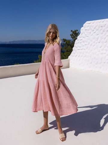 Haris Cotton Dress 'Maxi Dress in Textured Cotton with Laced Trim V Neck' in Pink