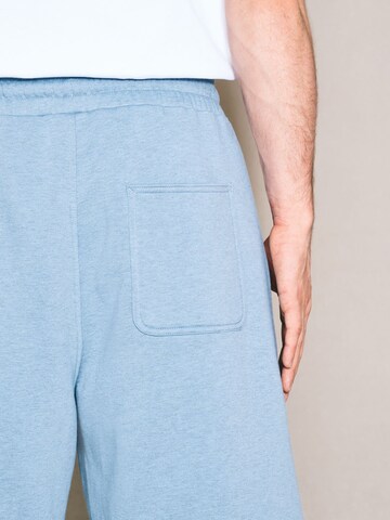 Next Loosefit Shorts 'Edit' in Blau