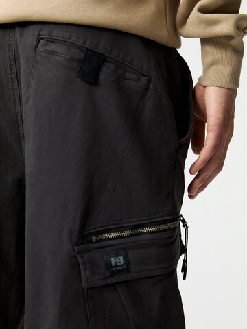 Pull&Bear Tapered Cargo trousers in Grey