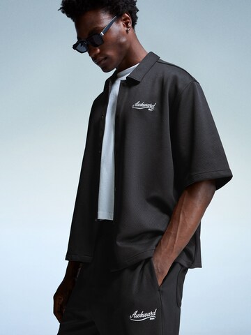 Bershka Comfort fit Button Up Shirt in Black