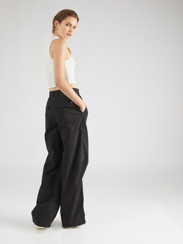 Tommy Jeans Loose fit Cargo Pants 'Claire' in Black