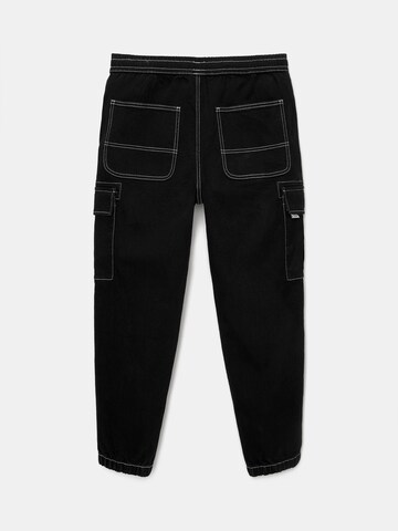 Pull&Bear Tapered Cargofarkut värissä musta