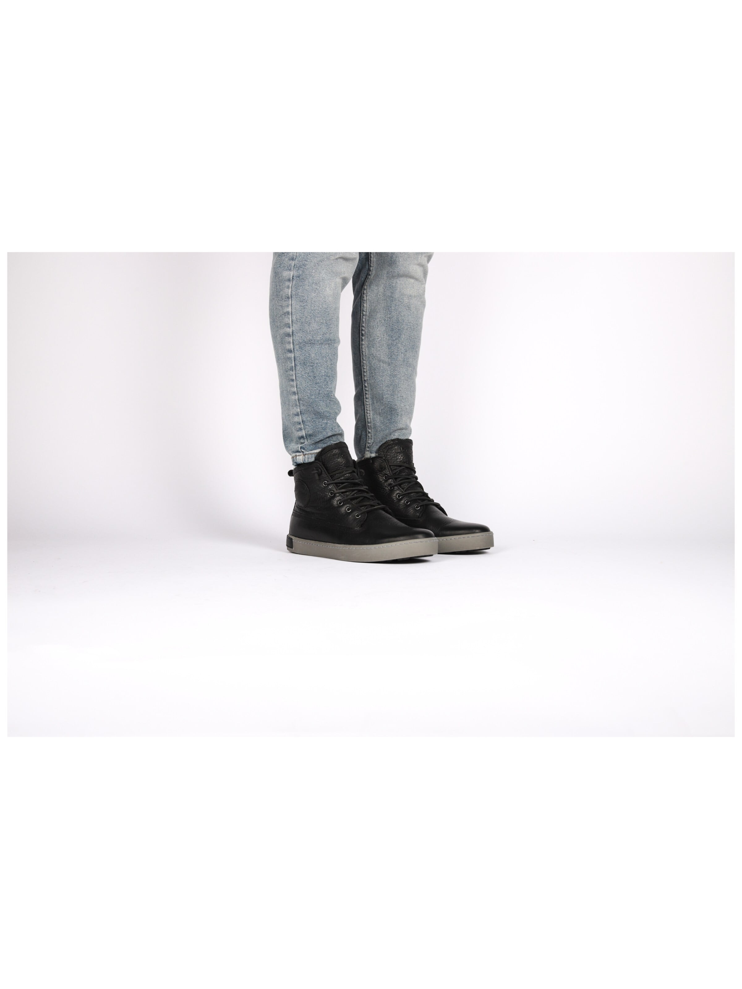 Sneaker alta 'ICON' di BLACKSTONE in nero