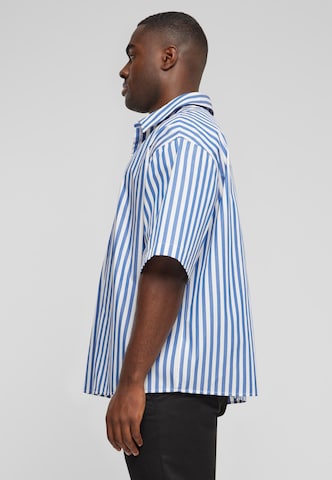 Urban Classics Comfort fit Button Up Shirt in Blue