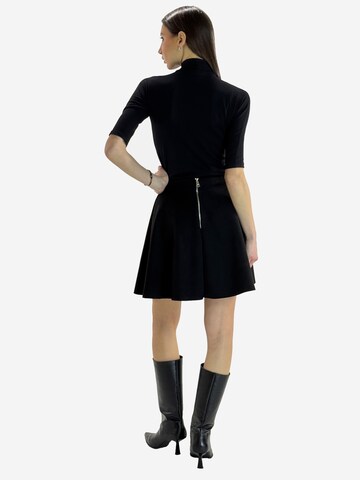 Elara Rock in Schwarz