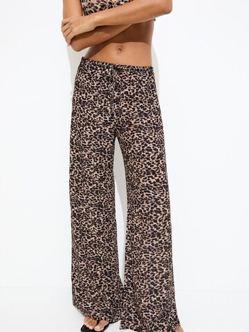 Wide leg Pantaloni de la Pull&Bear pe maro