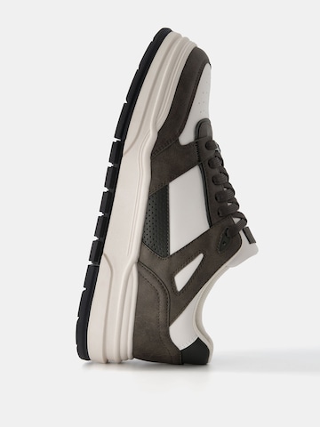 Bershka Sneaker in Schwarz