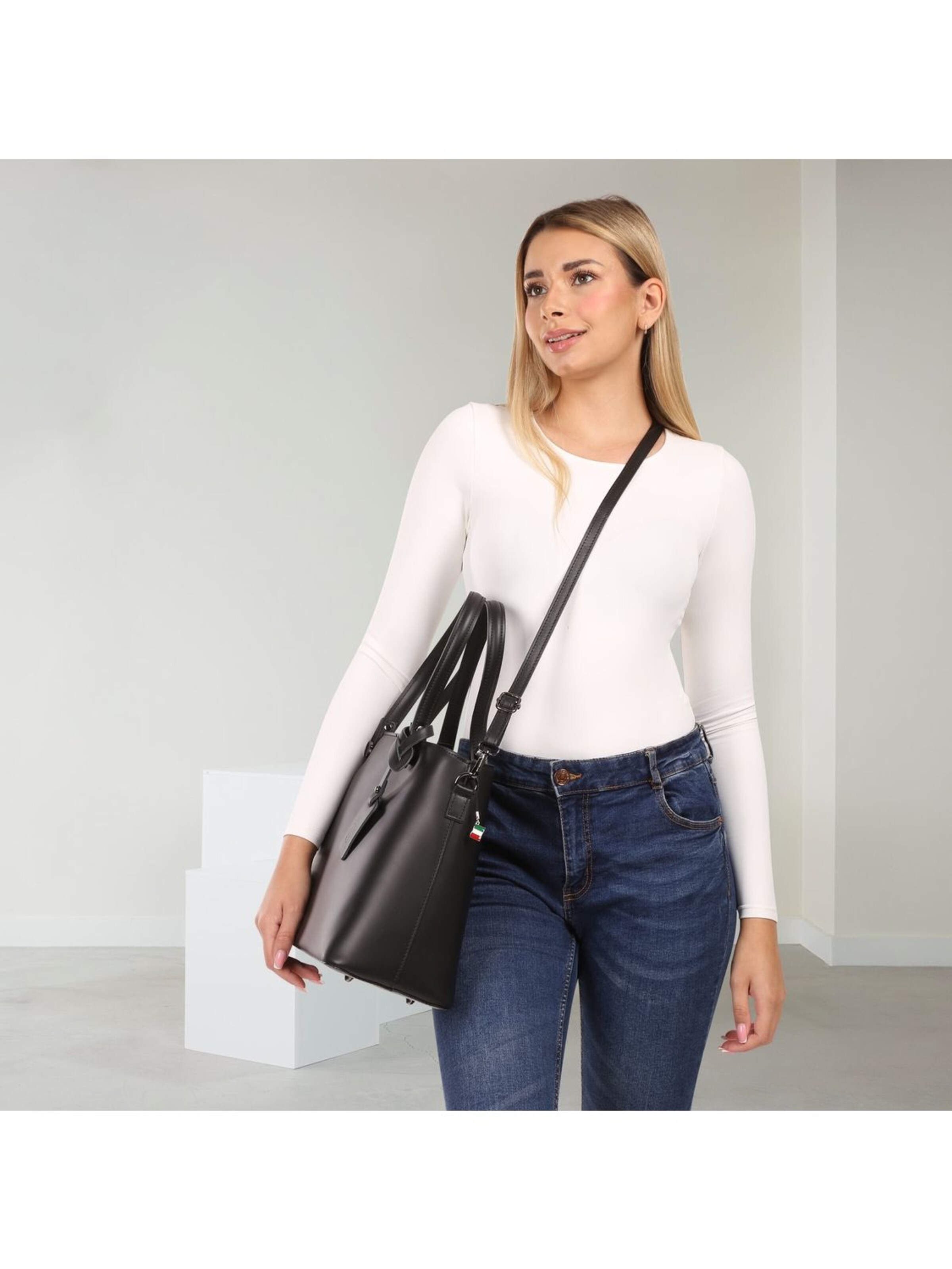 Florence Handbag in Black