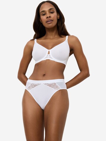 TRIUMPH T-shirt BH 'Wild Azalea' in Wit