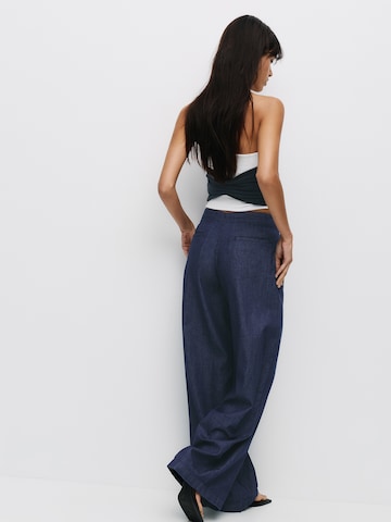Wide leg Pantaloni cu cute de la Pull&Bear pe albastru