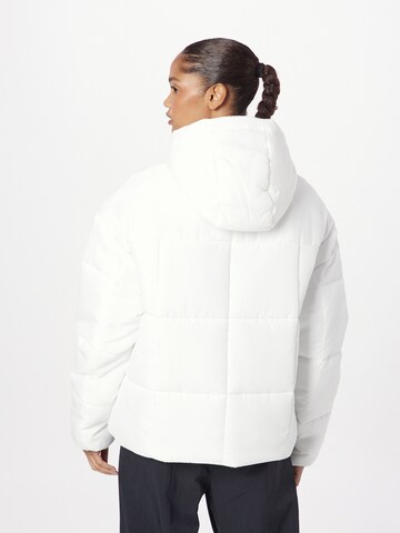 Nike Sportswear Zimní bunda – bílá