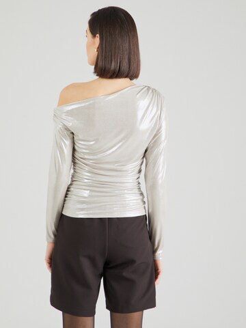 Tricou de la Abercrombie & Fitch pe bej