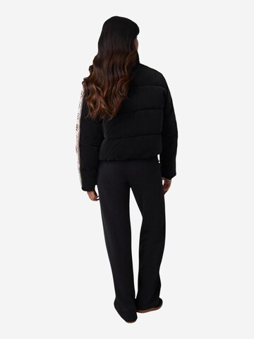 Veste d’hiver 'NEW JEAN PUFFER JACK V5BL11 WGYC2' GUESS en noir