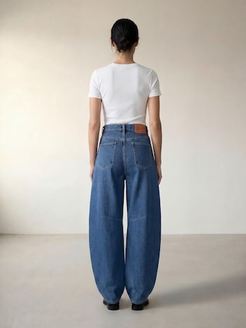 Barrel Jeans 'The Joan Barrel Leg Jeans' di ARMIE in blu