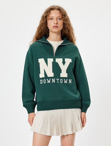Koton Sweatshirt in Groen: voorkant