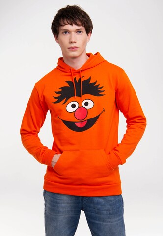LOGOSHIRT Sweatshirt 'Sesamstrasse - Ernie Gesicht' in Orange: predná strana