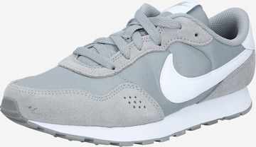 Sneaker di Nike Sportswear in grigio: frontale