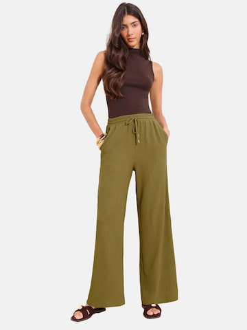 regular Pantaloni di Lipsy in verde: frontale